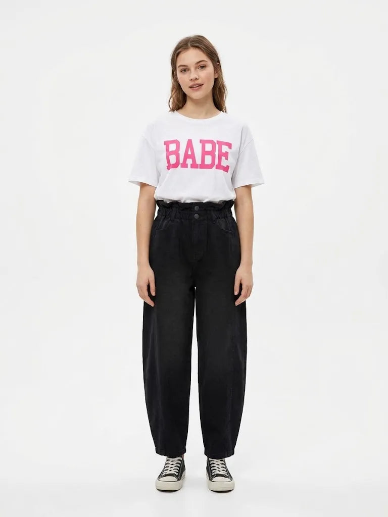 Camiseta BABE color blanco & fucsia