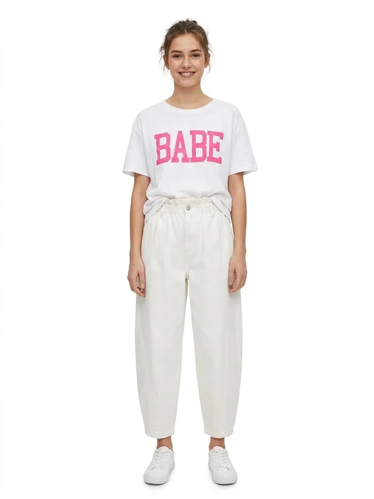 Camiseta BABE color blanco & fucsia