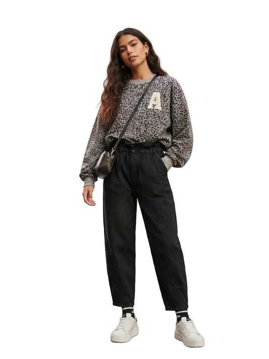 Pantalón carrot fit negro