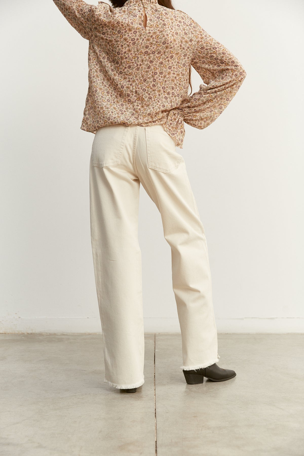 Pantalón bajo con abertura lateral NTB