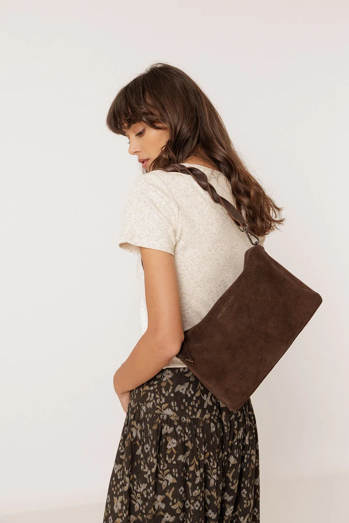 Bolso de hombro alargado chocolate INDI & COLD