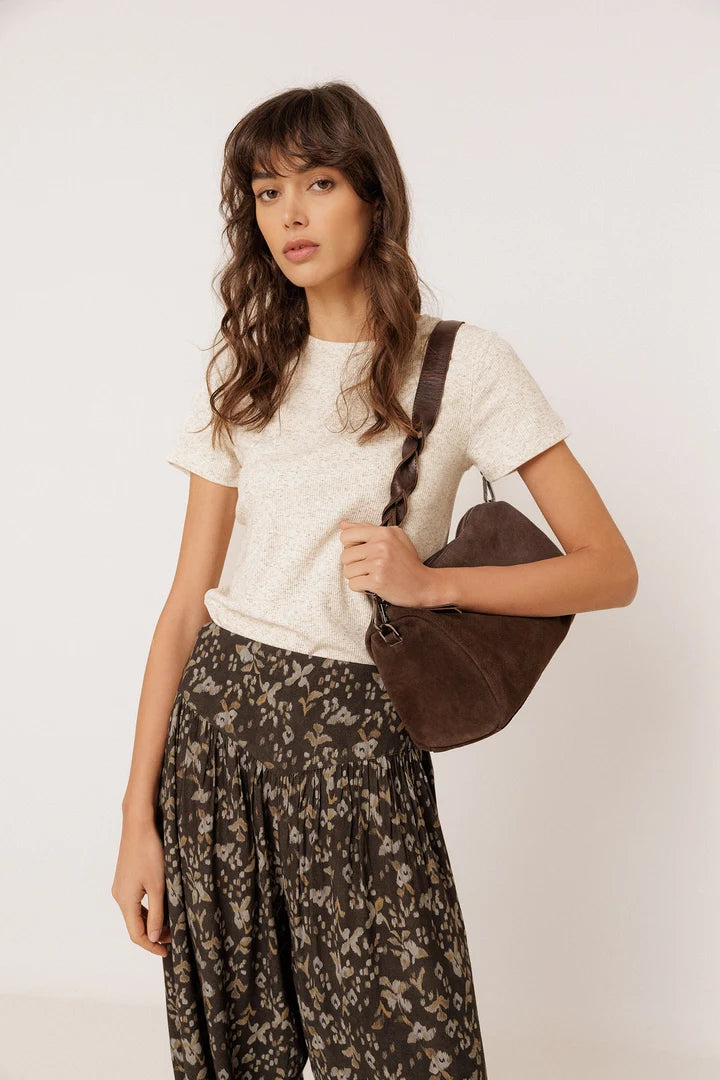 Bolso de hombro alargado chocolate INDI & COLD