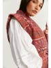 Chaleco de algodón acolchado en tono fresa con print de sello hindú.