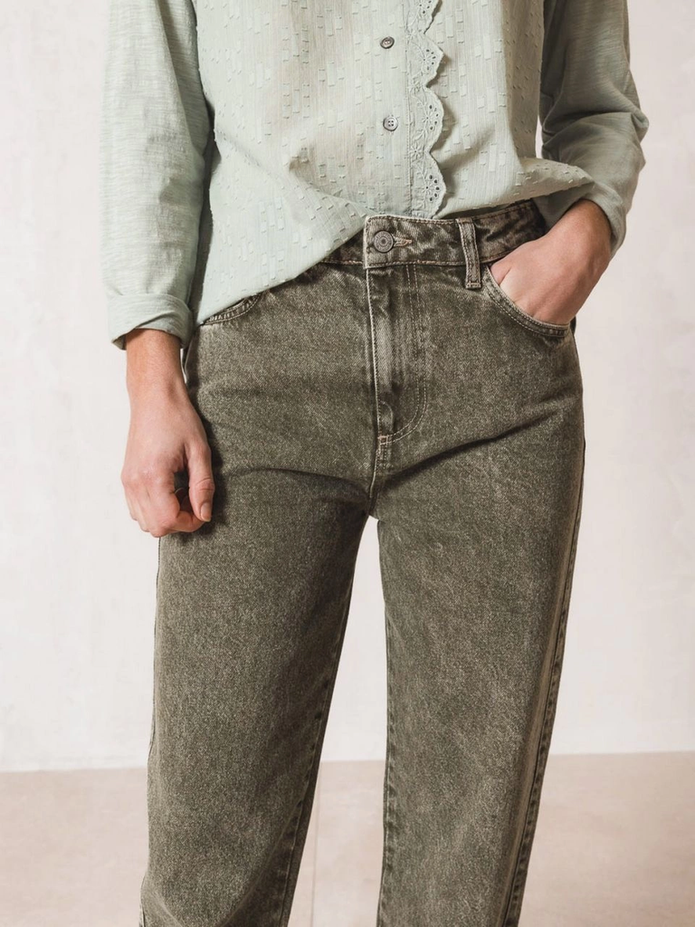 Pantalón MOM denim used color khaki