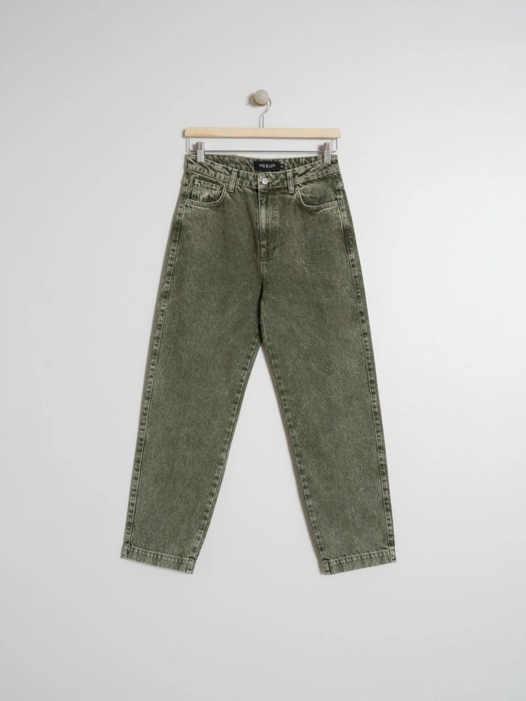 Pantalón MOM denim used color khaki