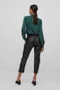 Pantalón de efecto cuero con cintura alta. 2 bolsillos. Cintura elástica con cordón. Color negro.