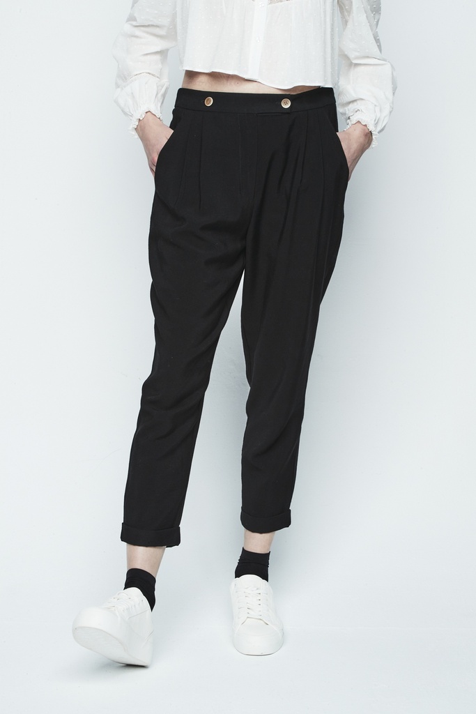 Pantalón de mujer tobillero con pliegues color negro