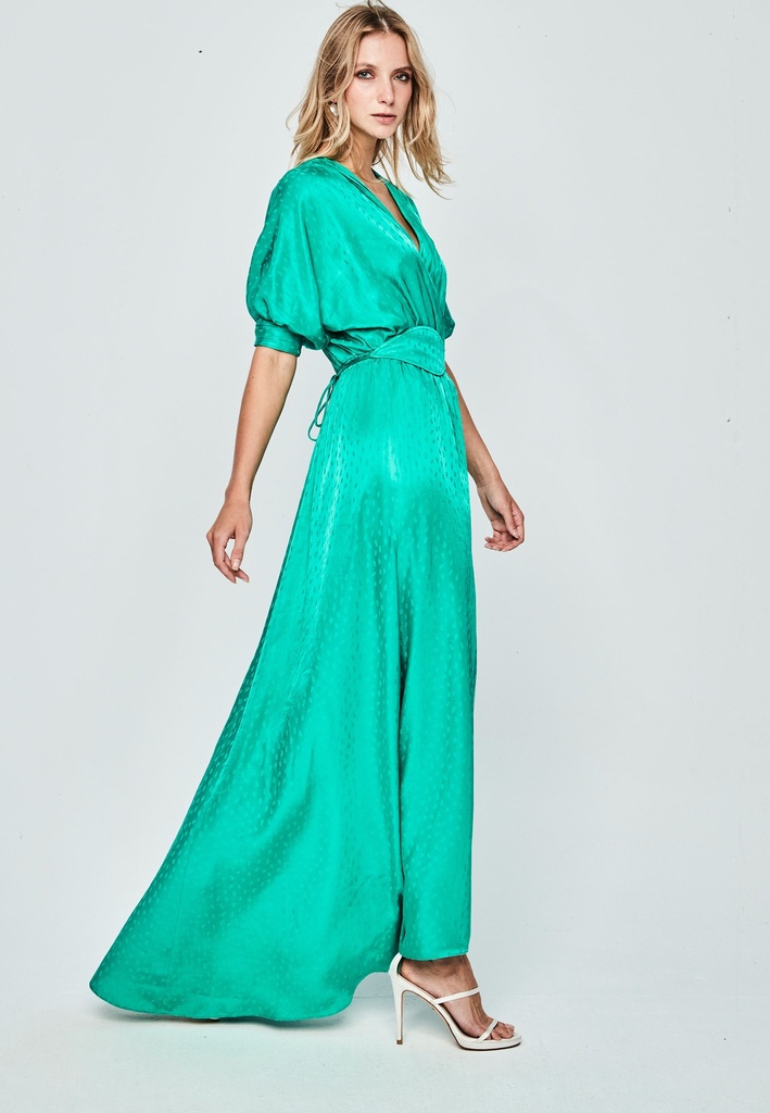 Vestido largo asimétrico y escote pico color verde