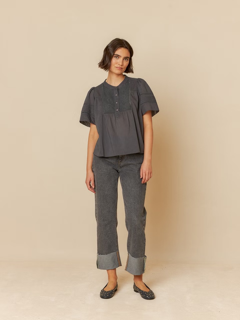 Camisa m/c bordados color carbón