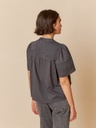 Camisa m/c bordados color carbón
