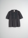 Camisa m/c bordados color carbón