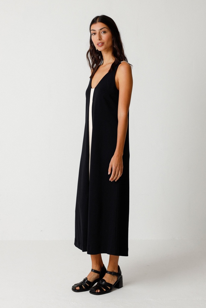 Vestido midi abertura frontal