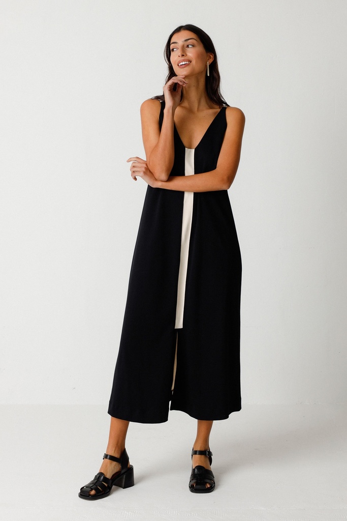 Vestido midi abertura frontal