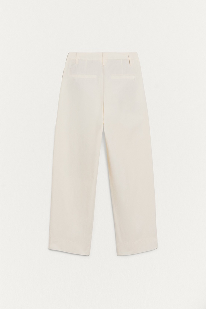Pantalón tobillero color crema 