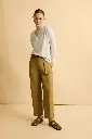 Pantalón tobillero color camel