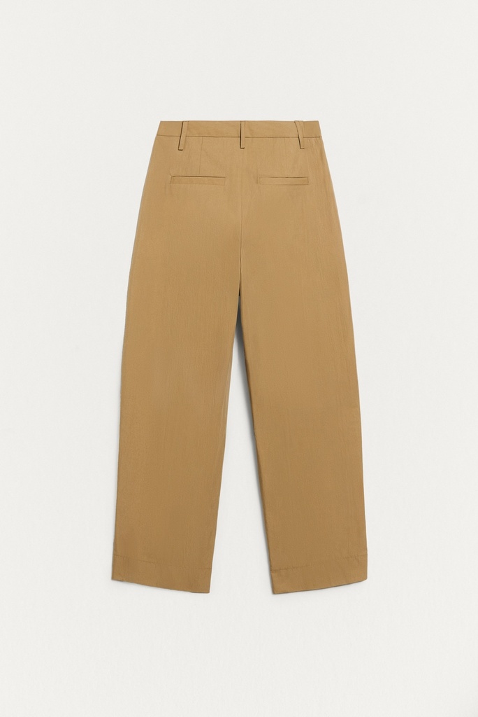 Pantalón tobillero color camel