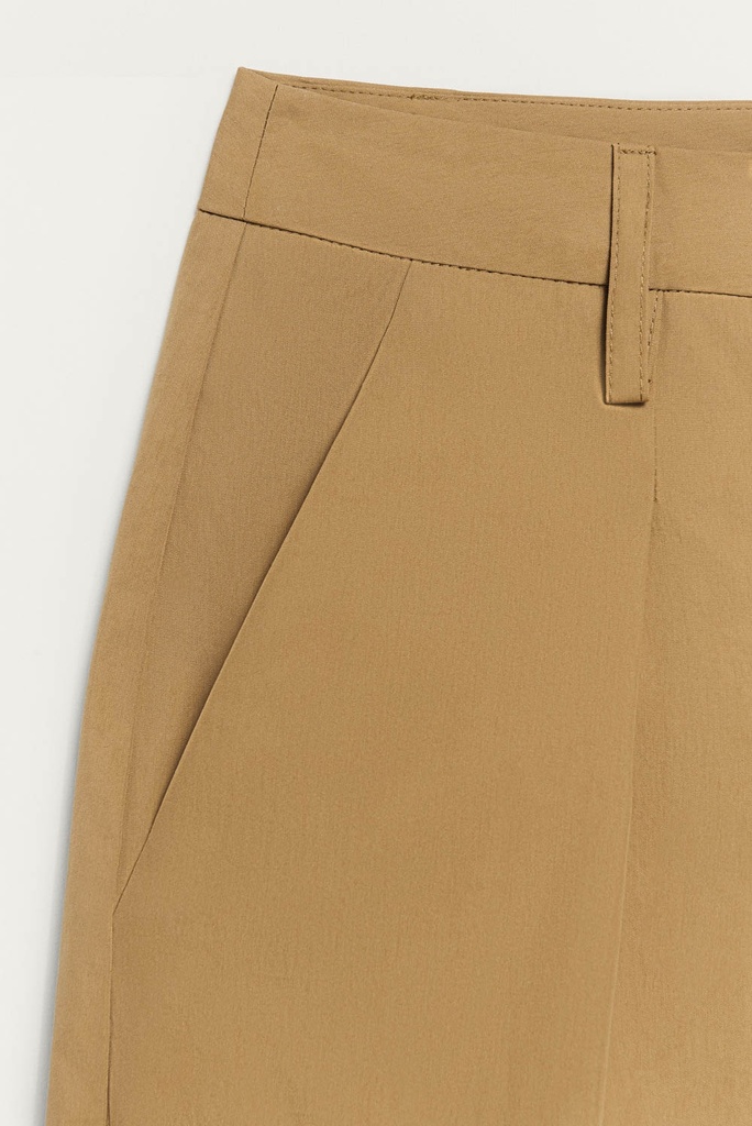 Pantalón tobillero color camel