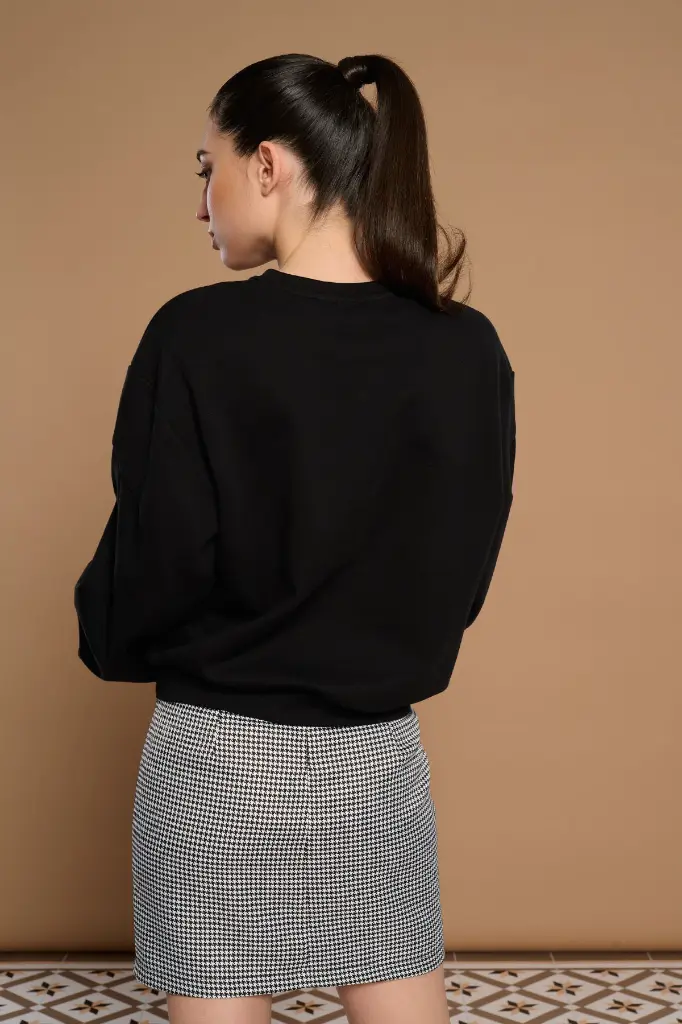 black-rose-sweatshirt (3).webp