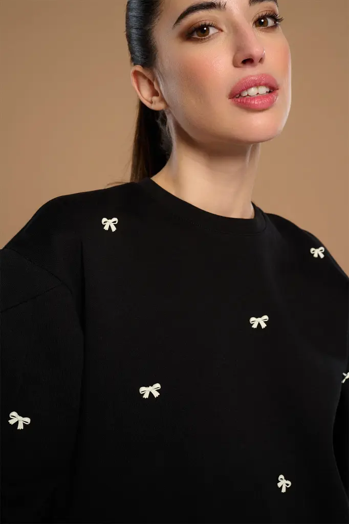 black-rose-sweatshirt (2).webp