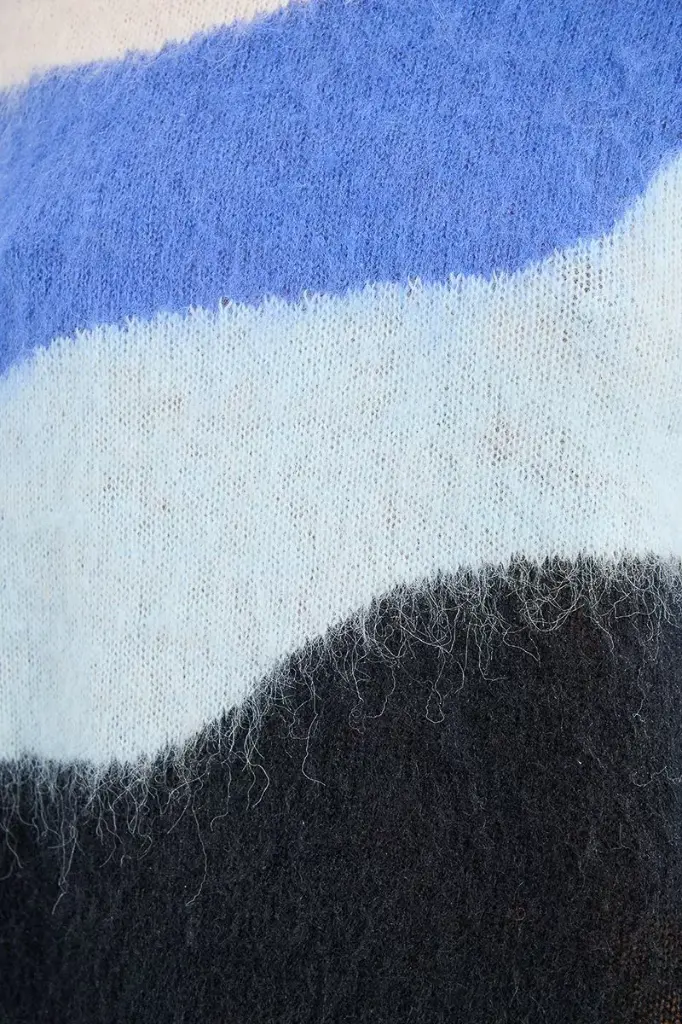 jersey-de-manga-larga-motivo-geometrico (4).webp