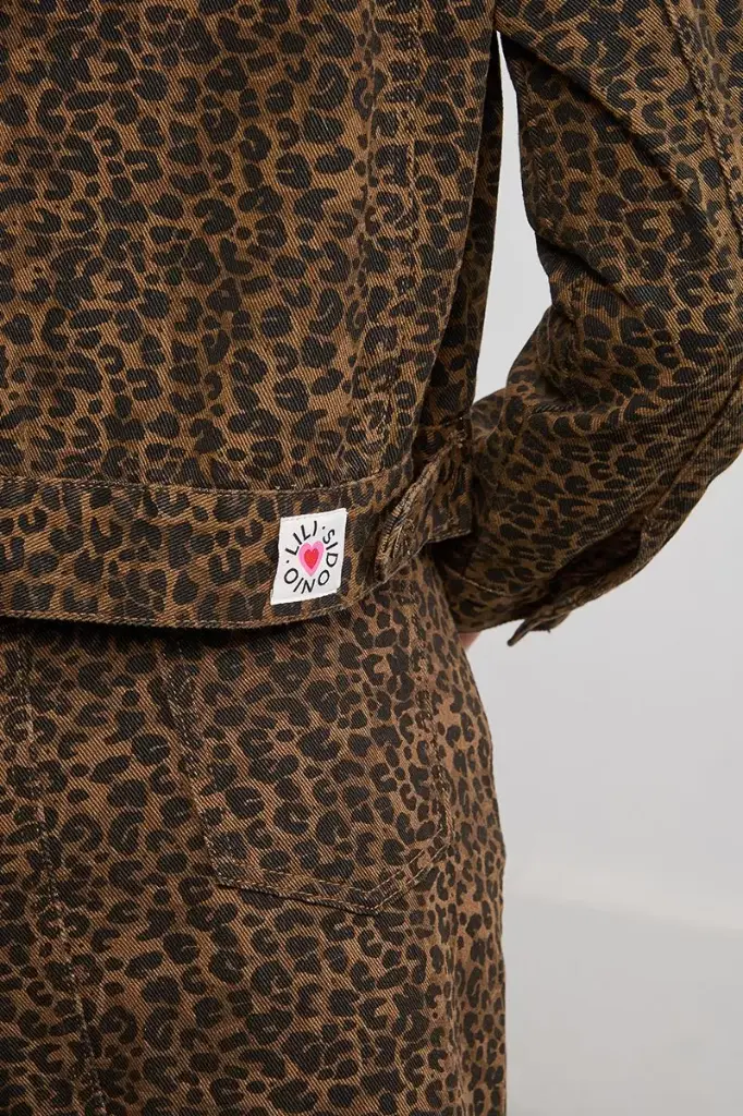 chaqueta-de-manga-larga-estampado-animal (2).webp