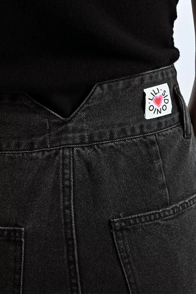pantalon-largo-vaquero-corte-mom-fit.webp