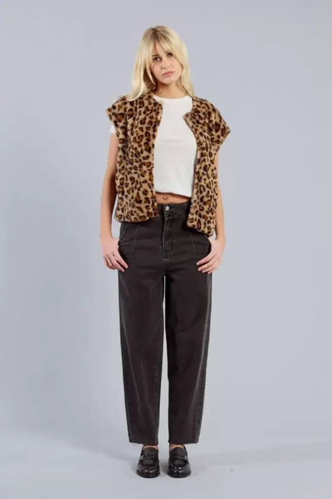 pantalon-largo-vaquero-corte-mom-fit (2).webp