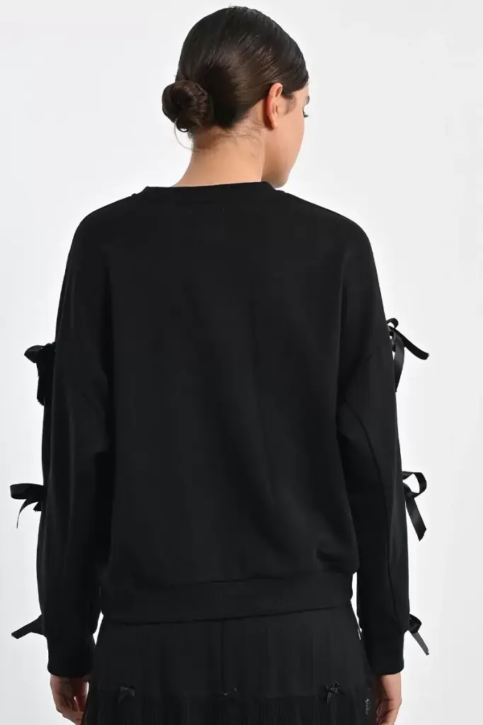 sudadera-de-manga-larga-detalle-lazos (2).webp