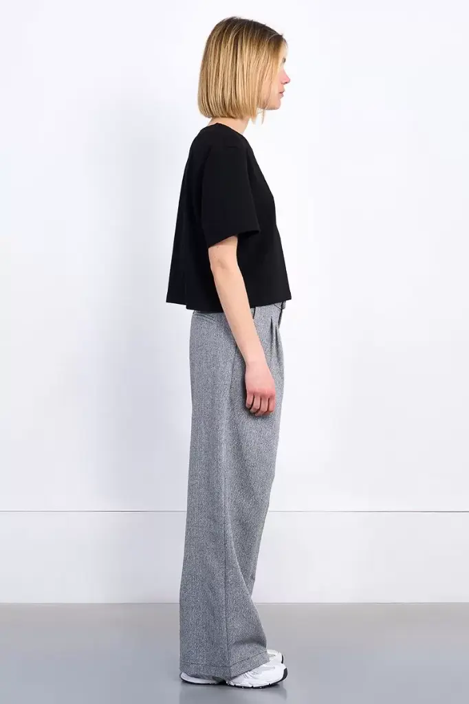 top-de-manga-corta-cierre-boton-en-la-nuca (1).webp