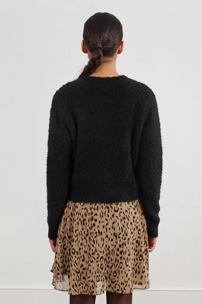 cardigan-de-manga-larga-en-tejido-suave (3).webp
