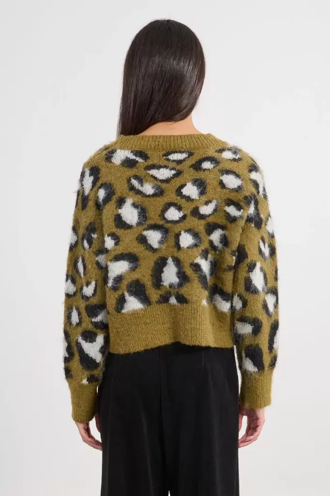 cardigan-de-manga-larga-estampado-animal (3).webp