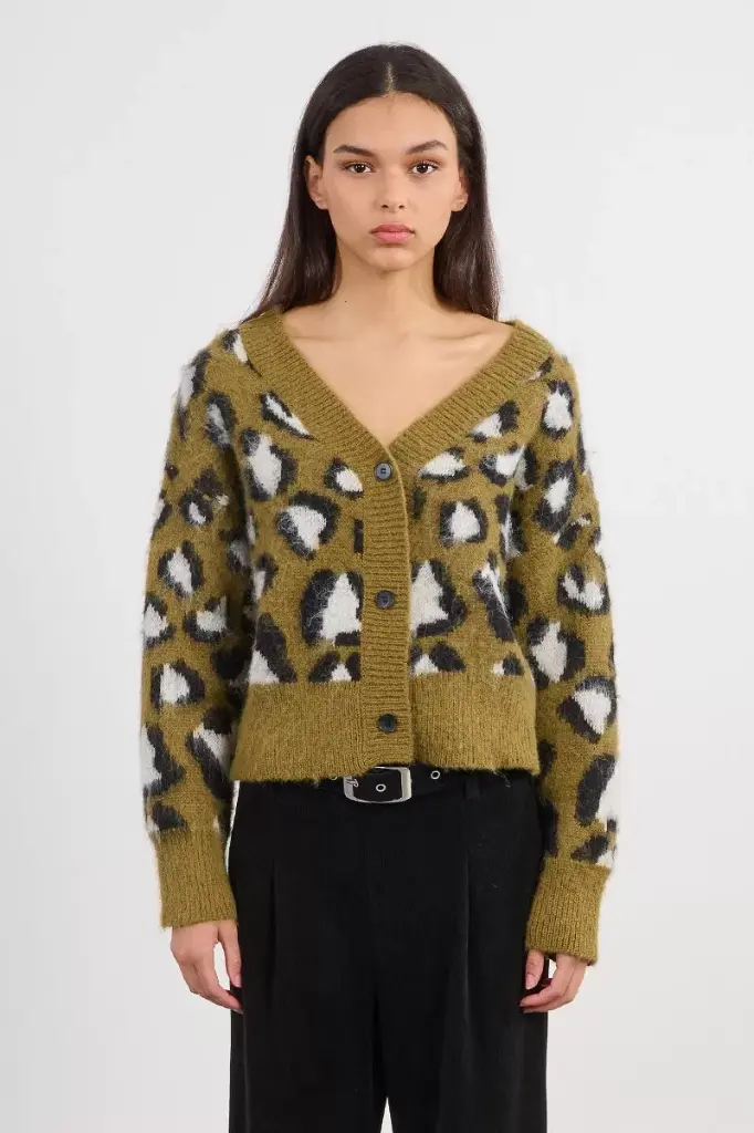 cardigan-de-manga-larga-estampado-animal (2).webp