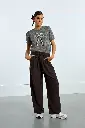 pantalon-largo-perneras-anchas.webp