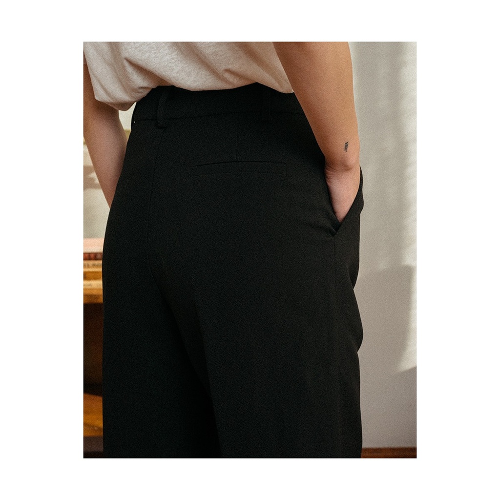 Pantalón de pierna ancha con  cintura alta largo 7/8 color negro