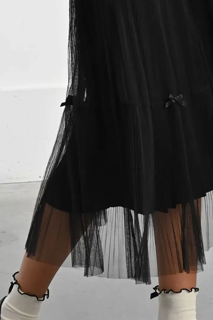 falda-larga-plisada-en-tejido-de-tul (4).webp