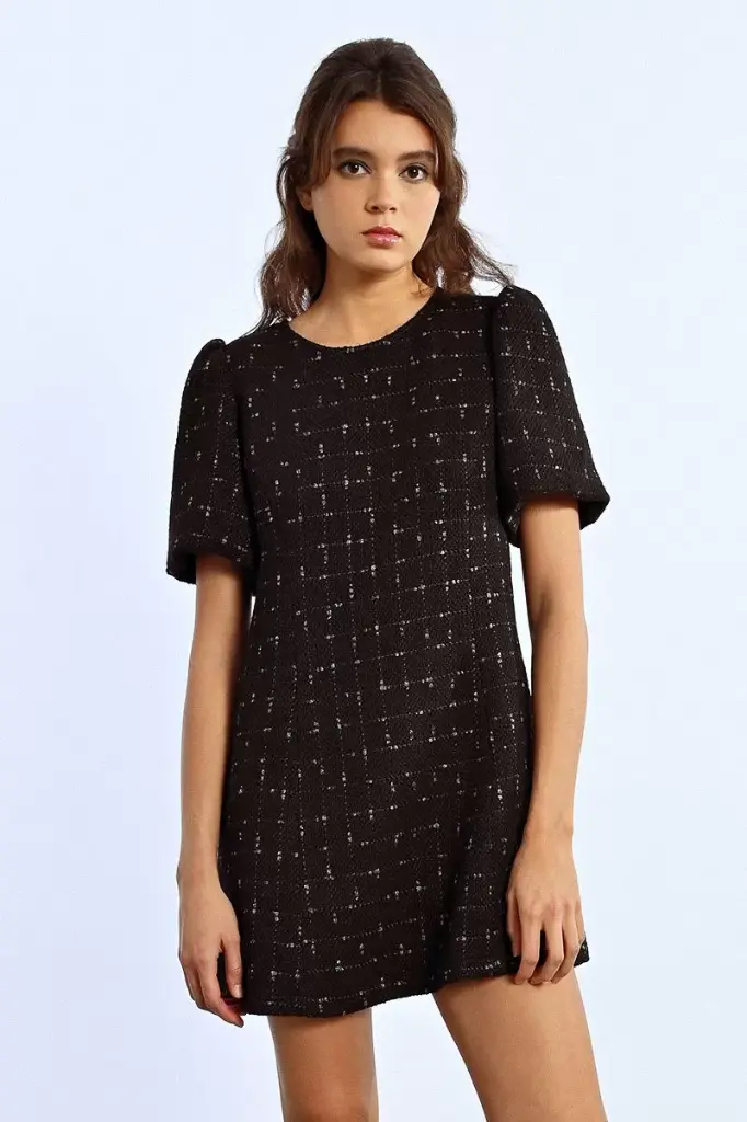vestido-de-manga-corta-estampado-cuadros (2).webp