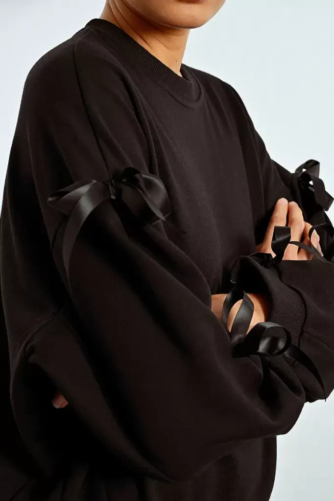 sudadera-de-manga-larga-detalle-lazos (3).webp