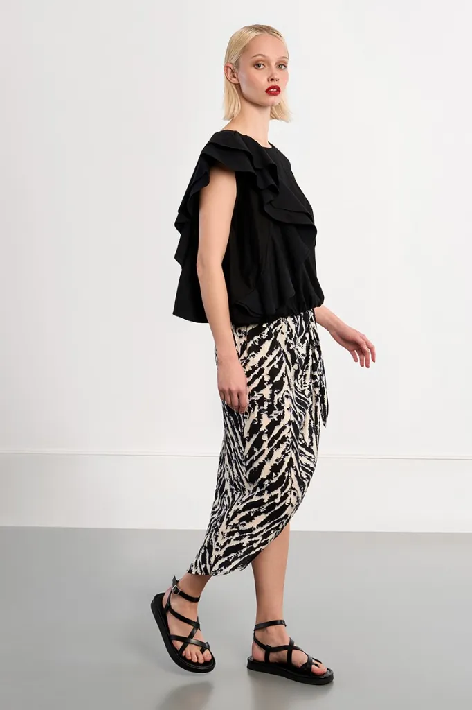 camiseta-de-mujer-de-manga-asimetrica-con-volantes- (3).webp