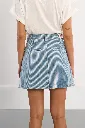 falda-corta-con-estampado- (2).webp