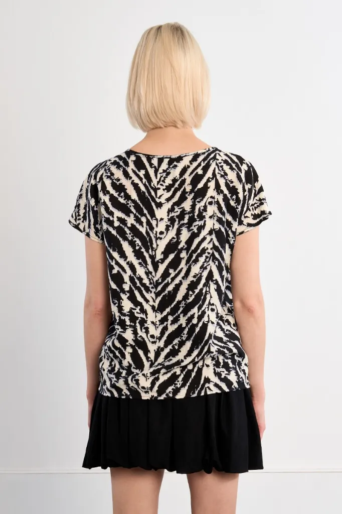 top-de-mujer-de-manga-corta-con-estampado- (1).webp