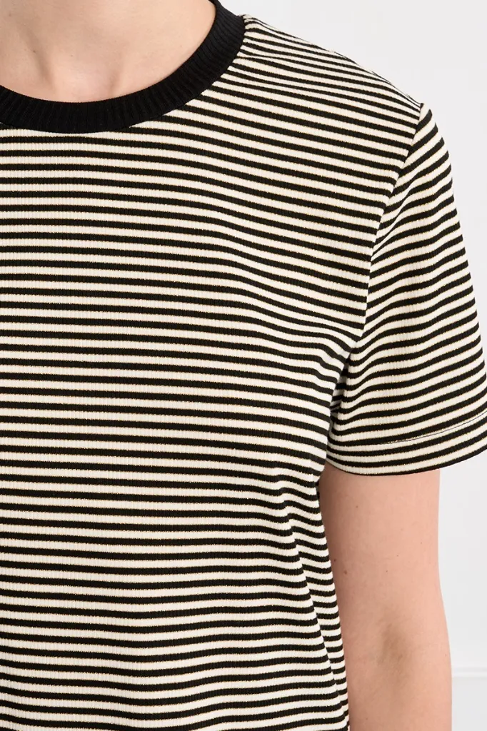 camisa-de-manga-corta-con-estampado-y-corazon- (4).webp