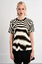 camisa-de-manga-corta-con-estampado-y-corazon- (2).webp