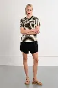 camisa-de-manga-corta-con-estampado-y-corazon- (3).webp