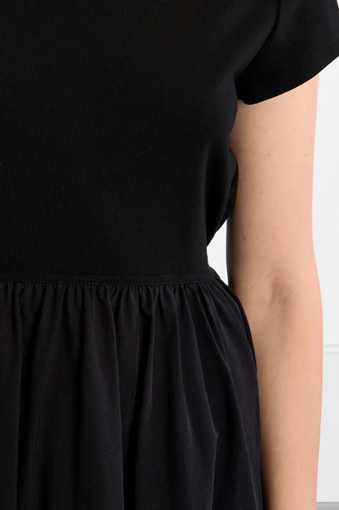 vestido-de-manga-corta-detalle-pliegues- (3).webp