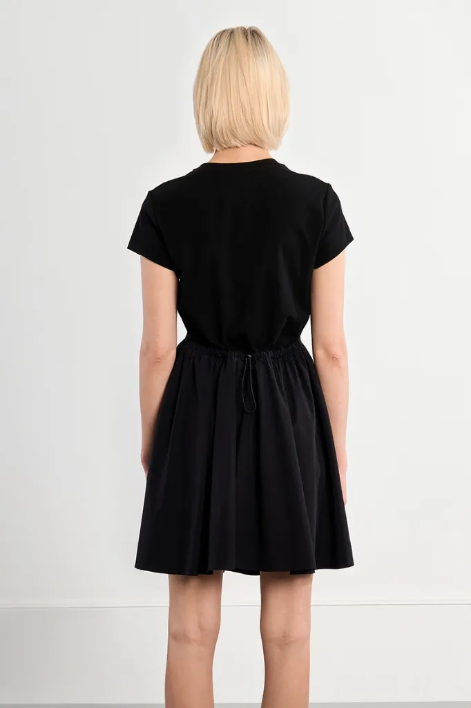 vestido-de-manga-corta-detalle-pliegues- (1).webp