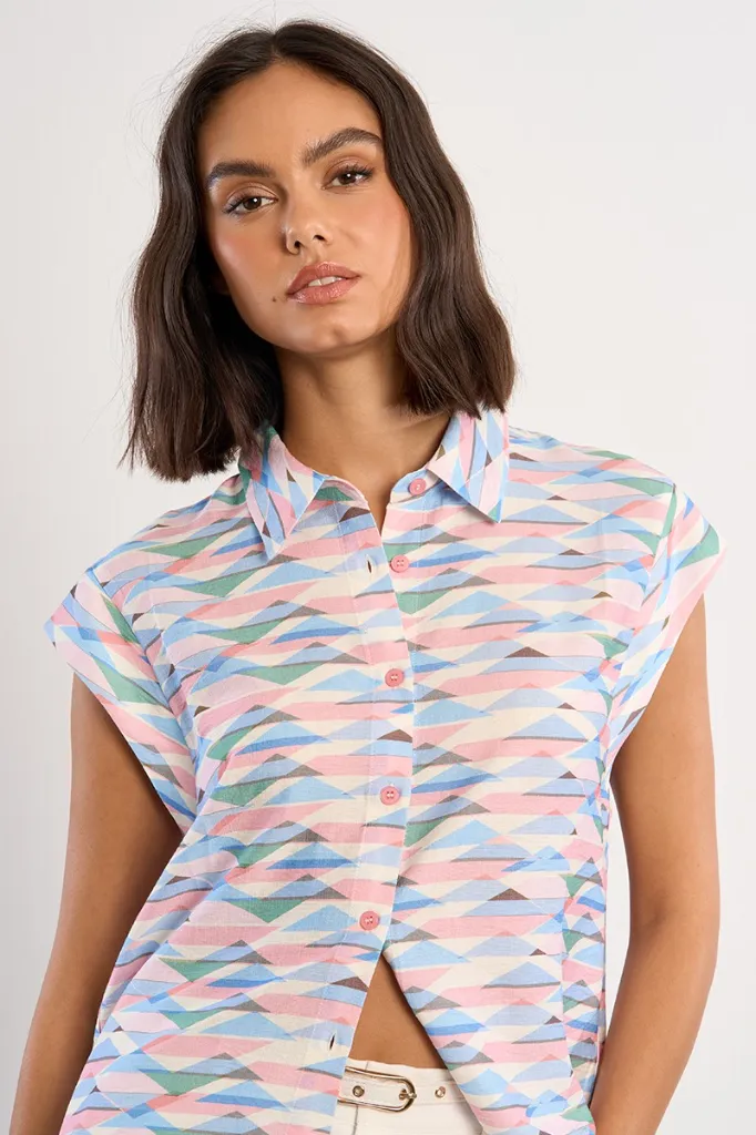 camisa-de-mujer-de-manga-corta-con-estampado-.webp