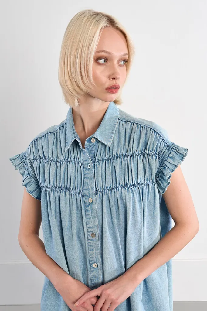 vestido-de-manga-corto-vaquero-detalle-pliegues- (4).webp