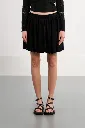 falda-corta-con-pliegues- (2).webp