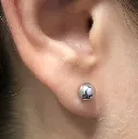 010021-22-22-Pendientes-bola-plata-nina-mama-mocosa-atrevida-diferente-regalos-baratos-como-quedan-oreja-moda-rosca-tuerca-seguridad.webp
