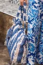 bolso-de-mujer-de-tela-con-estampado-y-flecos- (4).webp